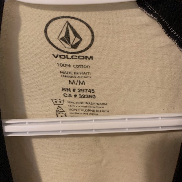 Volcom shirt duo - Picture 2 of 3